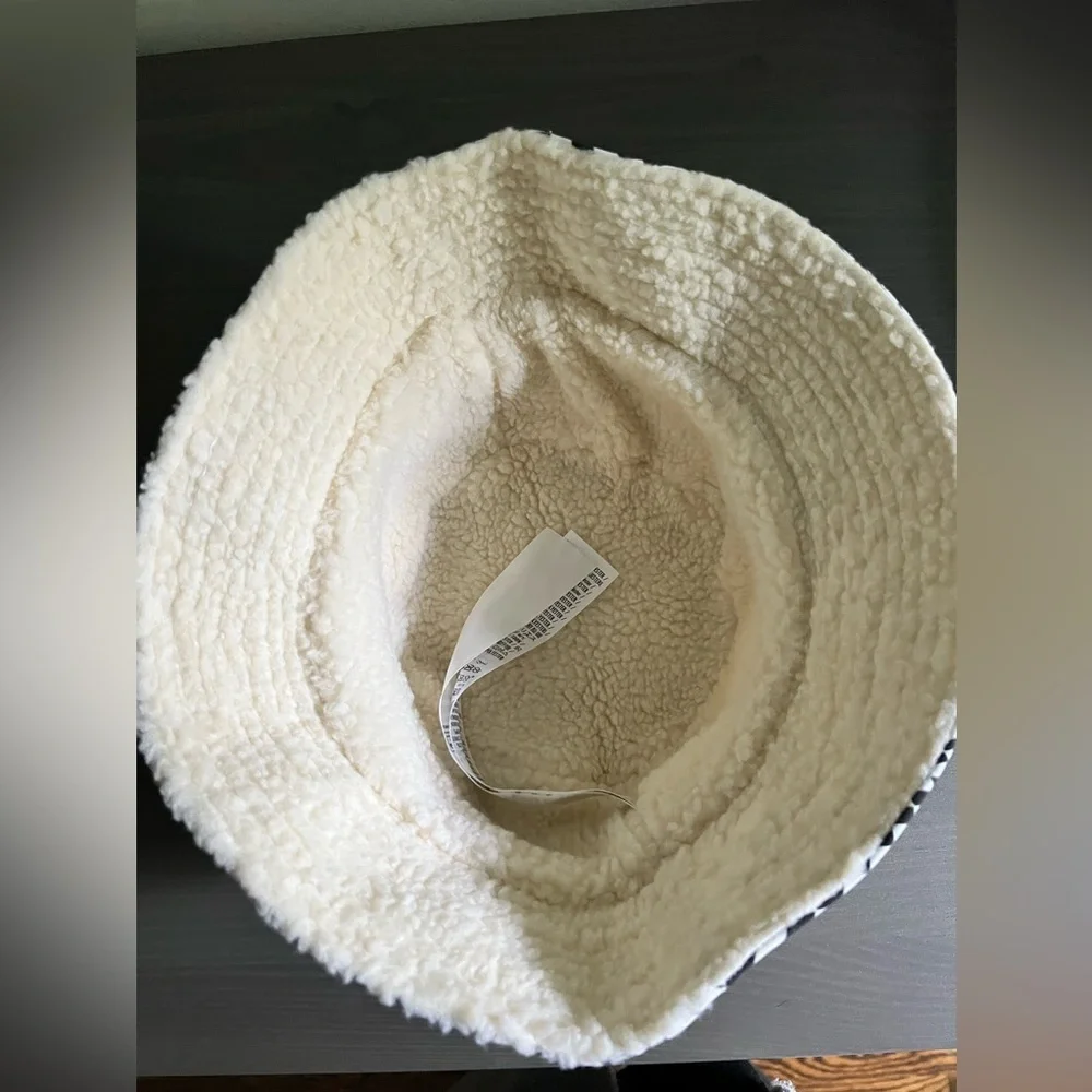Disney Parks Alice in Wonderland White Rabbit Fuzzy Bucket Hat NWT